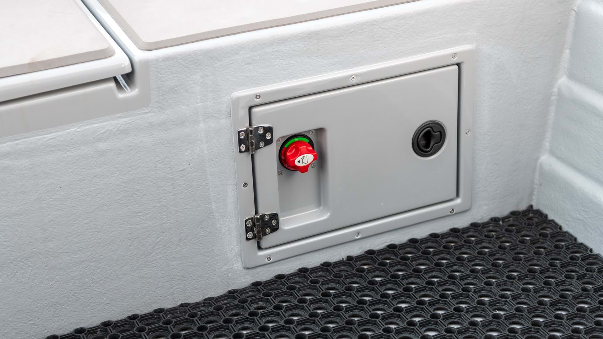 Sting 600 Pro HT Details Battery Switch